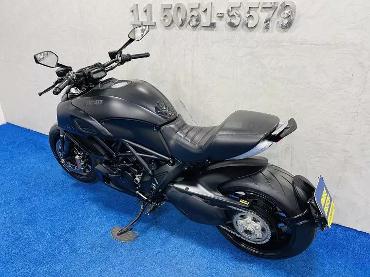 Ducati Diavel Preto 19