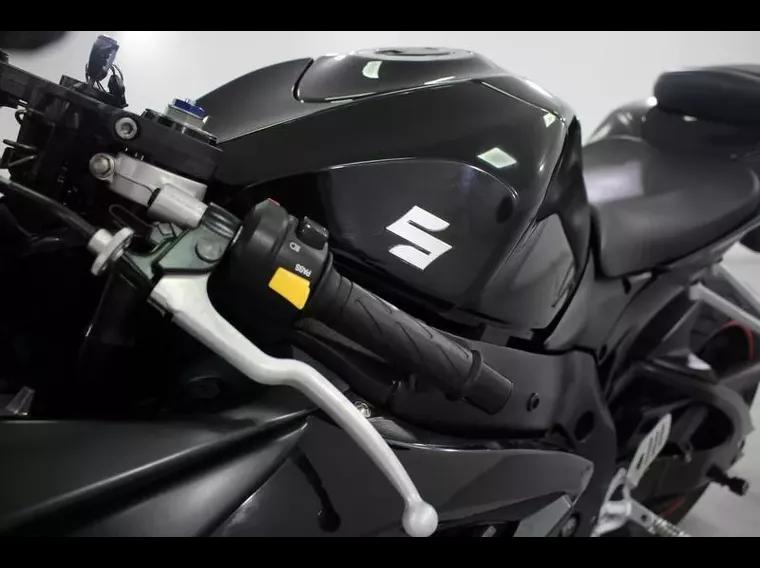 Suzuki GSX Preto 18