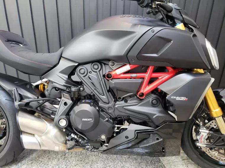 Ducati Diavel Preto 6