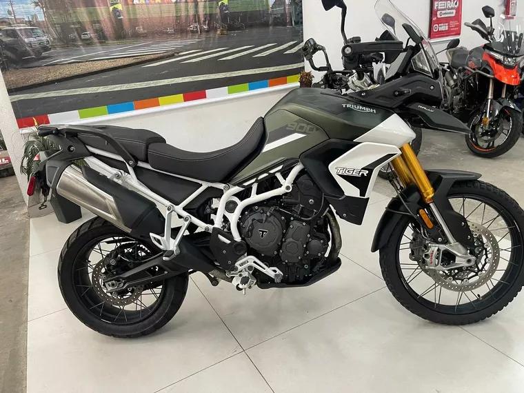 Triumph Tiger 900 Verde 12