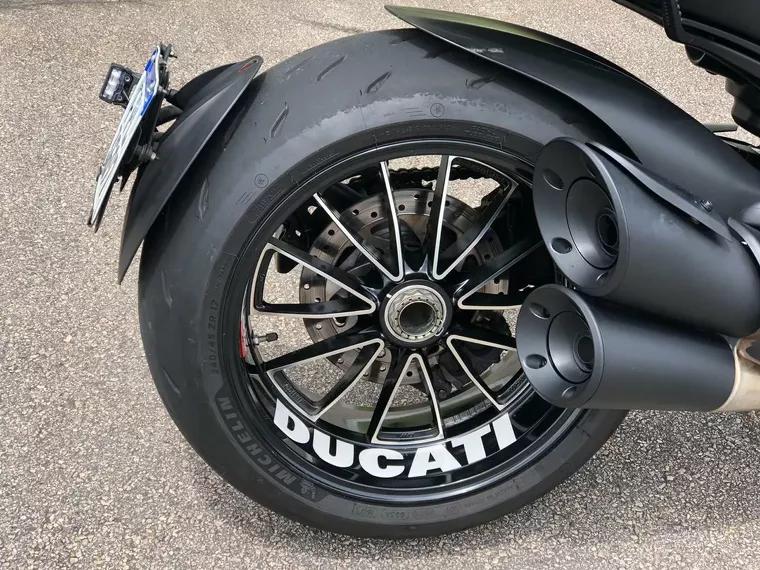 Ducati Diavel Preto 2