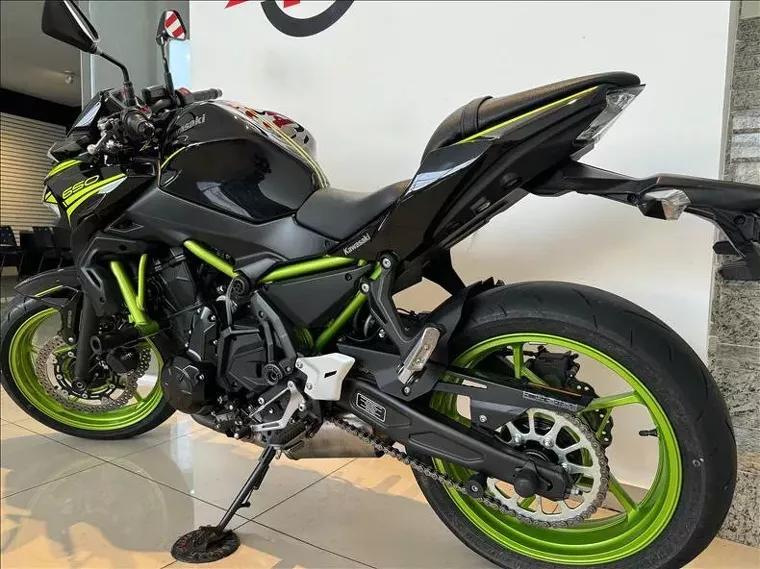 Kawasaki Z 650 Verde 6