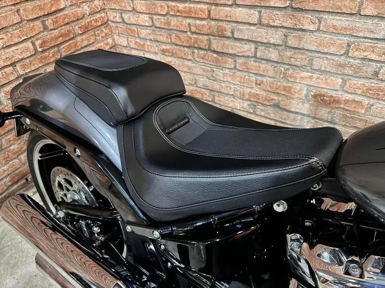 Harley-Davidson Breakout Cinza 5