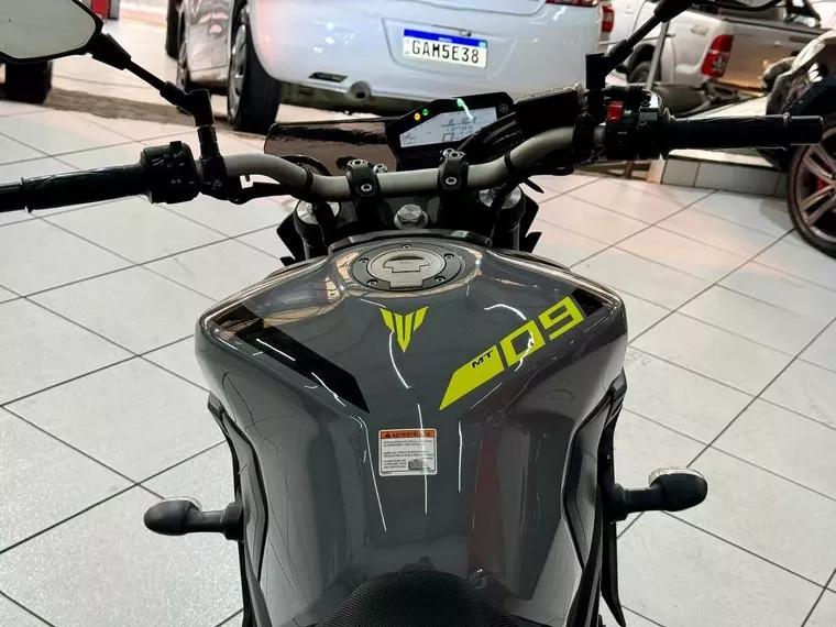 Yamaha MT-09 Cinza 5