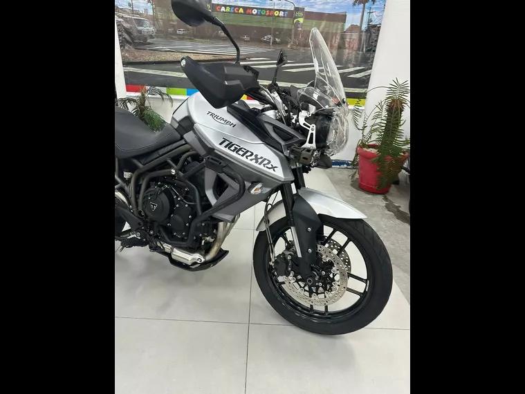 Triumph Tiger 800 Prata 23