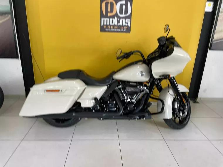 Harley-Davidson Road Glide Branco 1