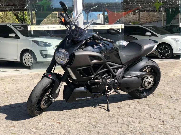 Ducati Diavel Preto 8