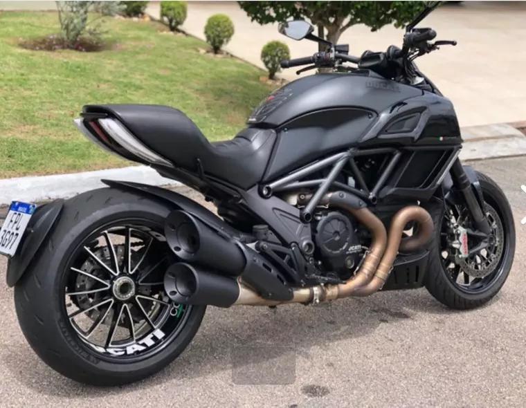 Ducati Diavel Preto 15