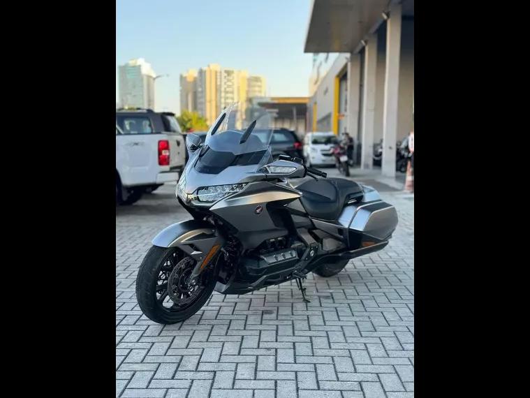 Honda Gold Wing Prata 4