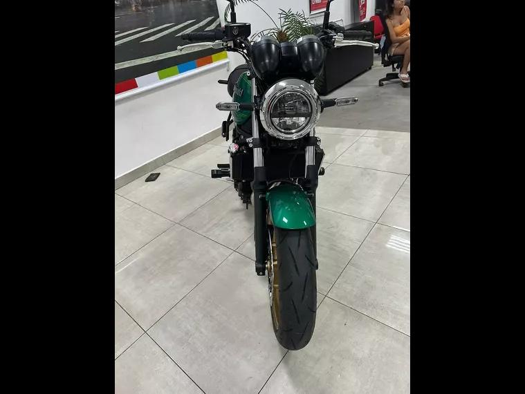 Kawasaki Z 650 Verde 15