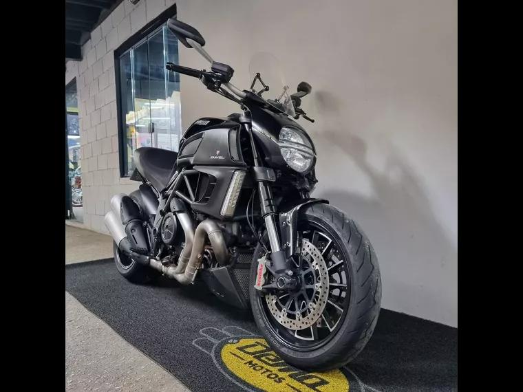 Ducati Diavel Preto 2