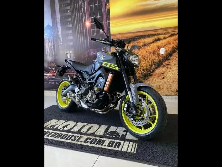 Yamaha MT-09 Cinza 6