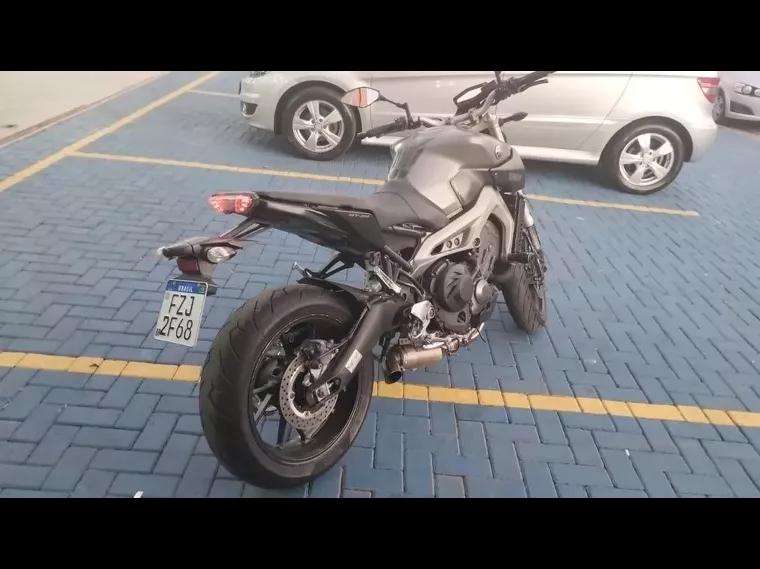 Yamaha MT-09 Cinza 7