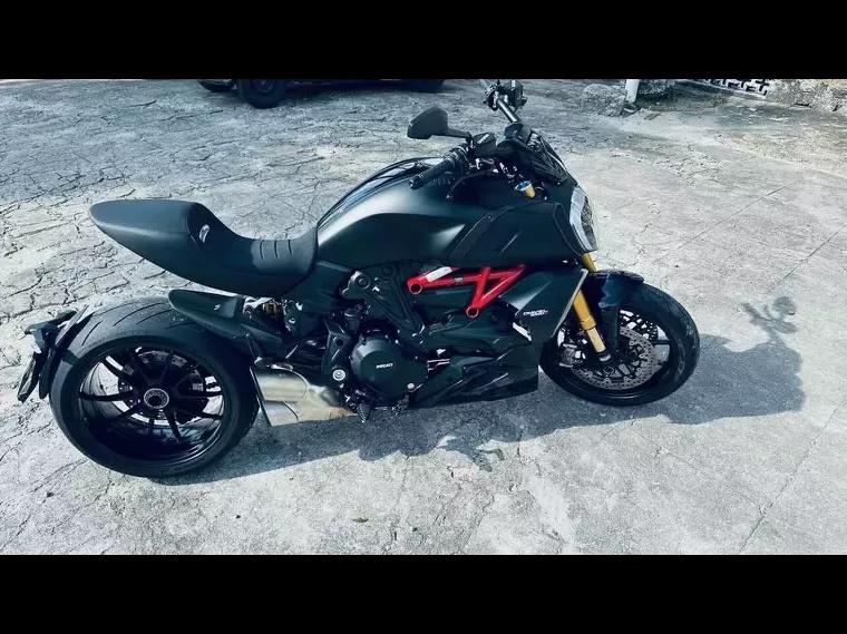 Ducati Diavel Preto 3