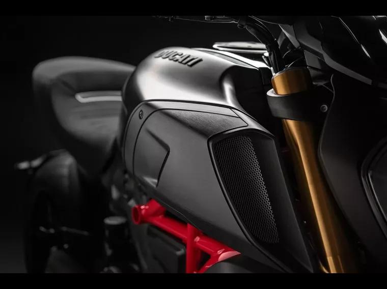 Ducati Diavel Preto 5