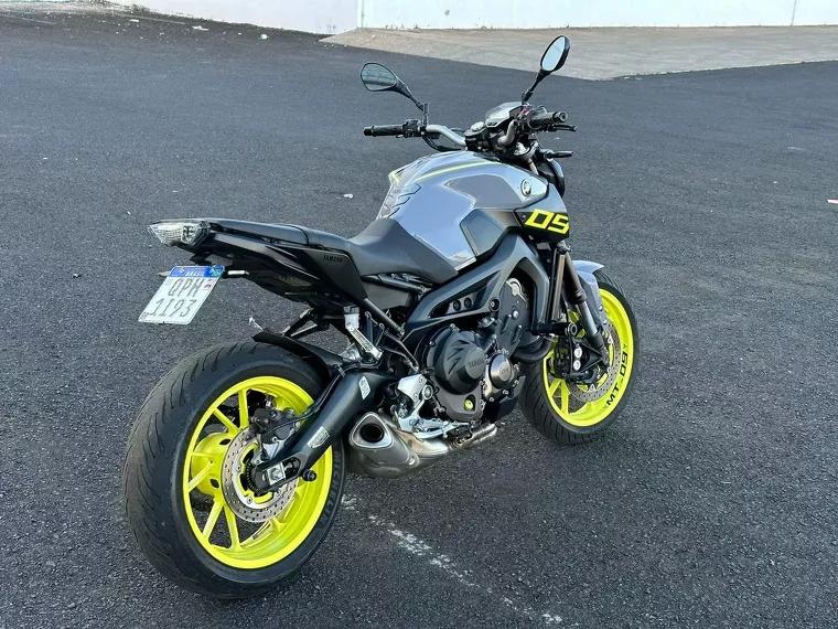 Yamaha MT-09 Prata 3