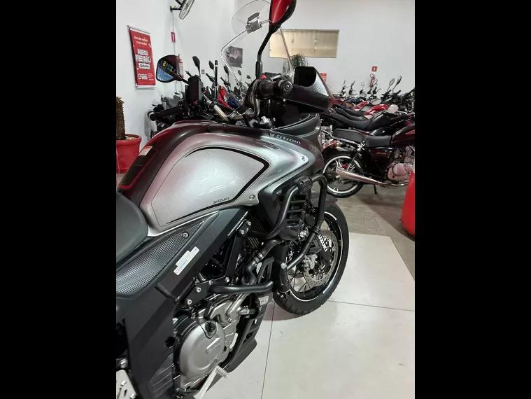 Suzuki V-Strom Prata 15