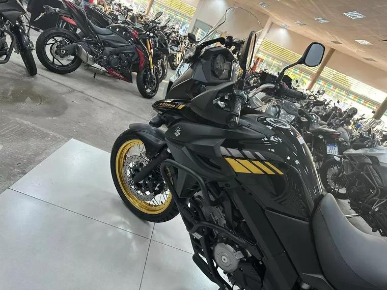 Suzuki V-Strom Preto 23