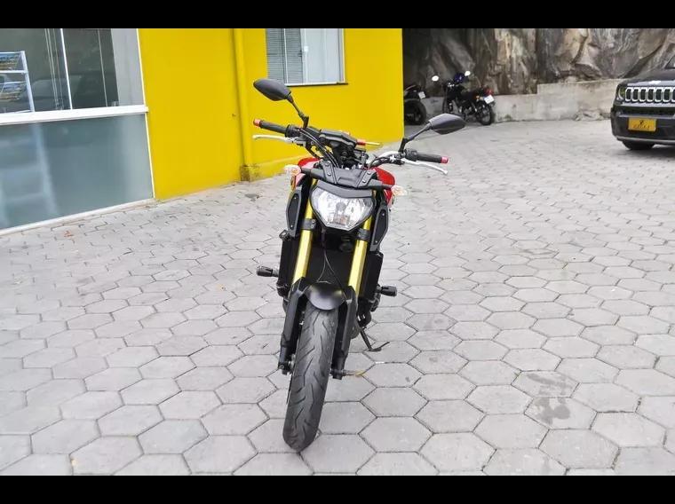 Yamaha MT-09 Vermelho 2