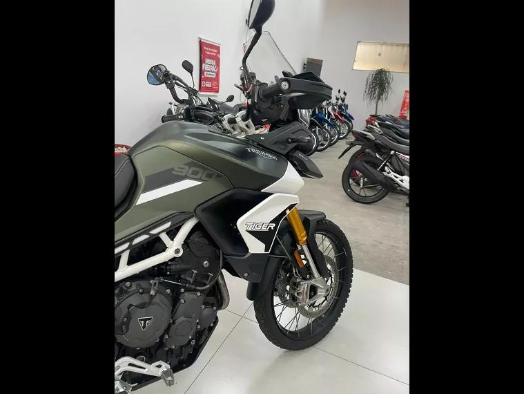 Triumph Tiger 900 Verde 11