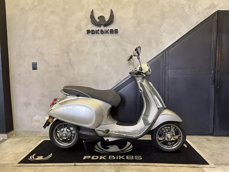 Piaggio Vespa Prata 2