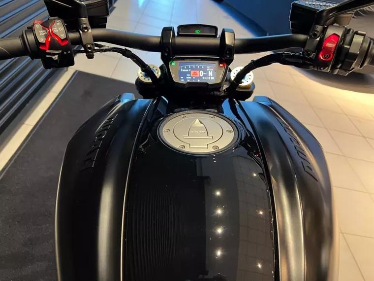 Ducati Diavel Preto 17