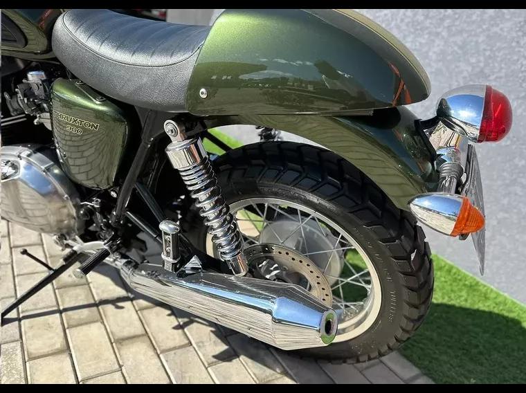 Triumph Thruxton Verde 10