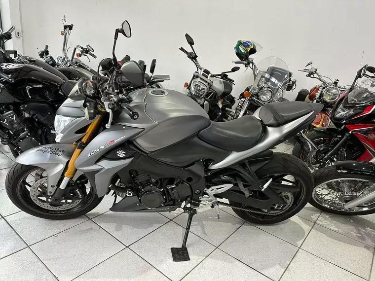 Suzuki GSX-S Cinza 18