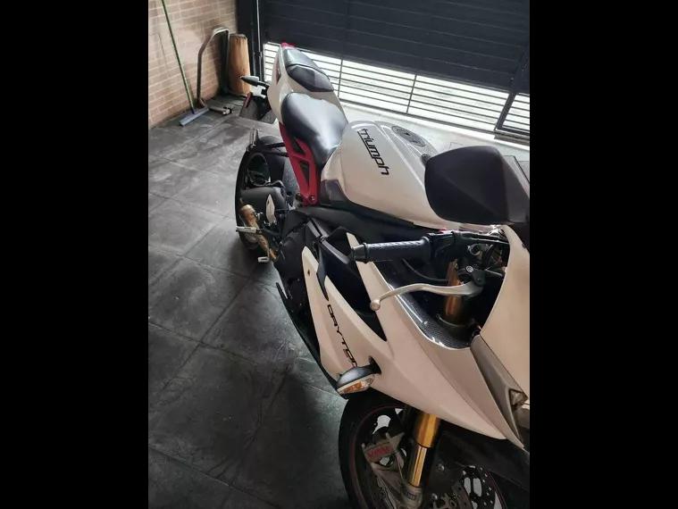 Triumph Daytona Branco 2