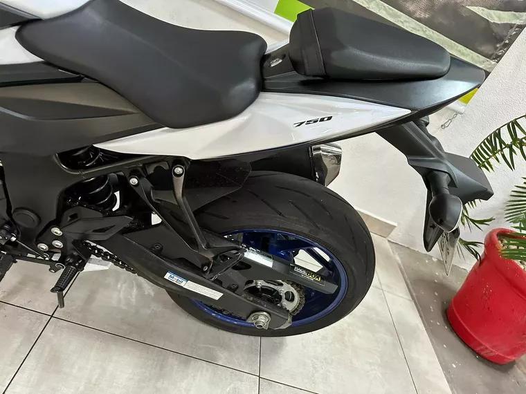 Suzuki GSX-S Branco 2