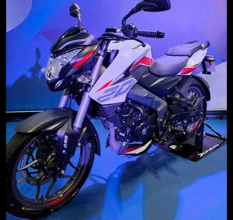 Bajaj Dominar Branco 1