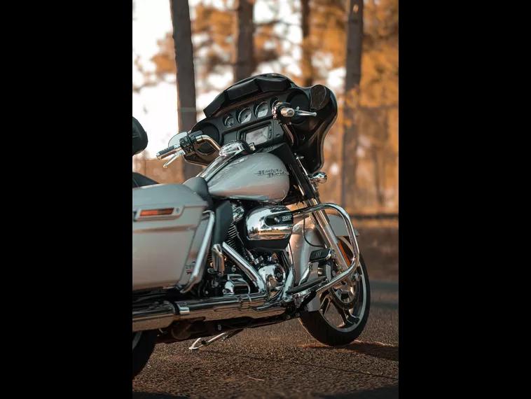 Harley-Davidson Street Glide Cinza 14