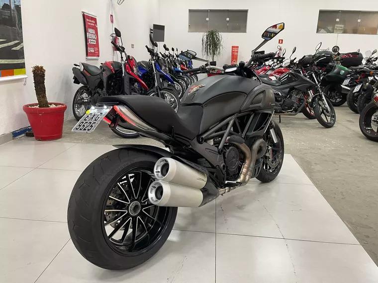 Ducati Diavel Preto 11