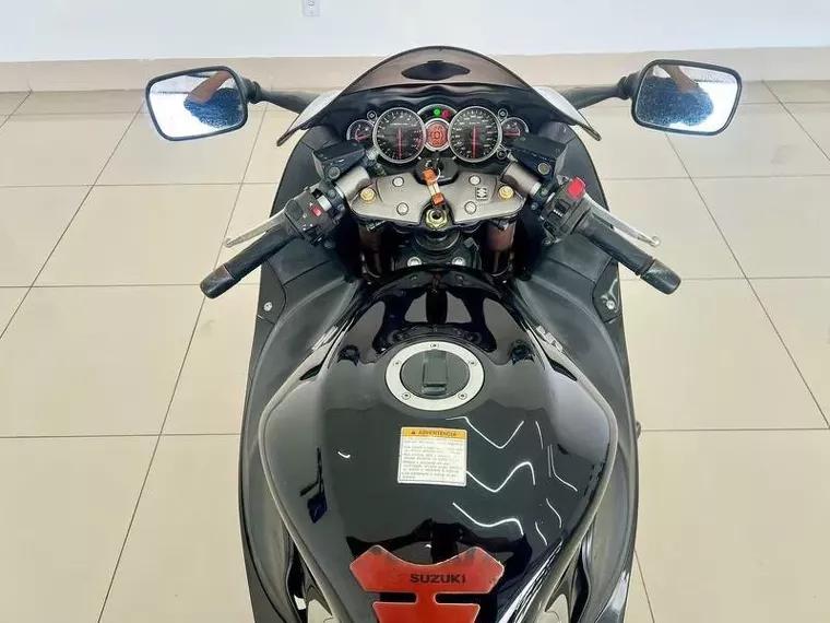 Suzuki GSX Preto 6