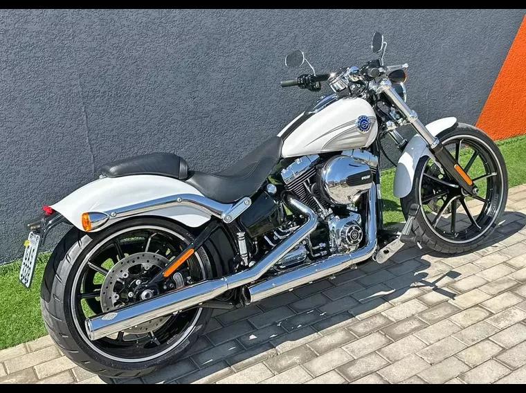 Harley-Davidson Breakout Branco 3