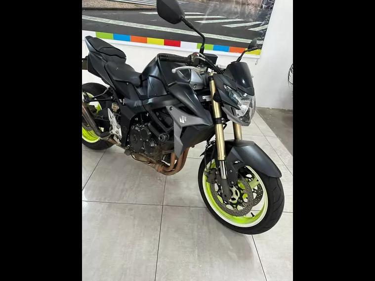 Suzuki GSR Preto 23