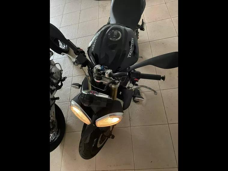 Triumph Street Triple Preto 8