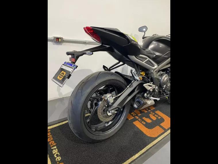 Triumph Street Triple Preto 5