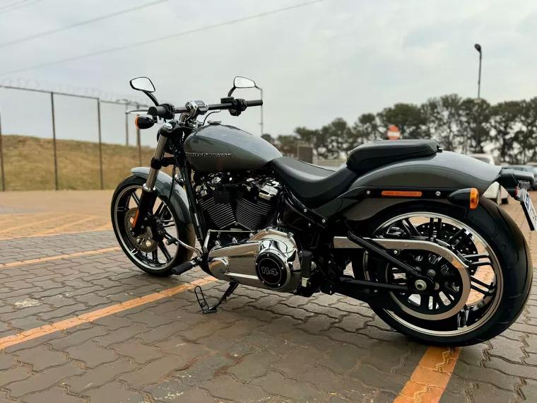 Harley-Davidson Breakout Cinza 3