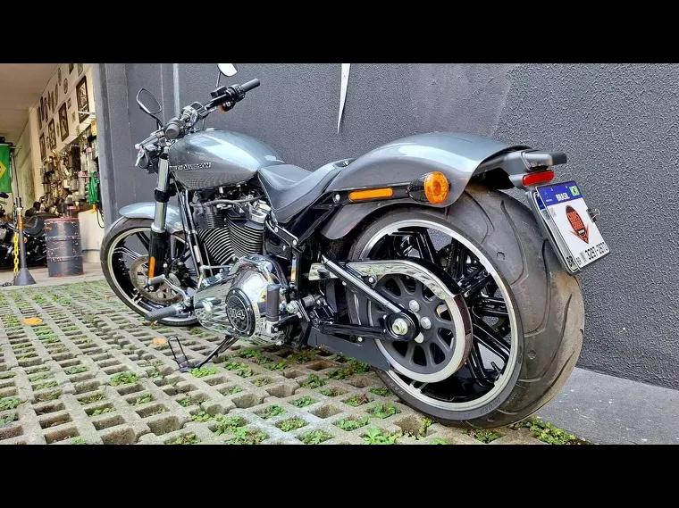 Harley-Davidson Breakout Cinza 2