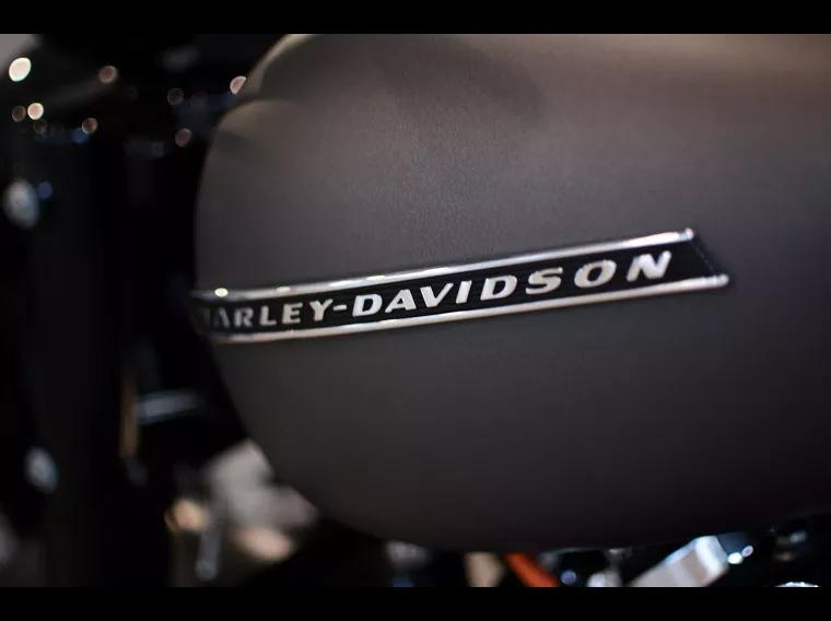 Harley-Davidson Road King Cinza 7