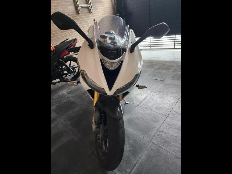 Triumph Daytona Branco 3