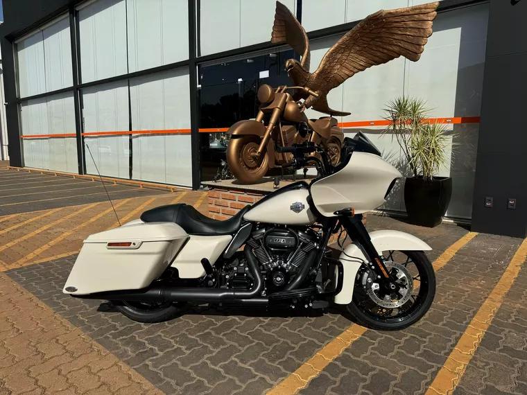 Harley-Davidson Road Glide Branco 6