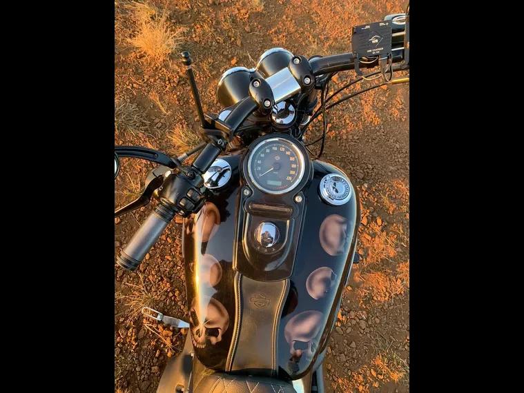 Harley-Davidson Fat Bob Preto 1