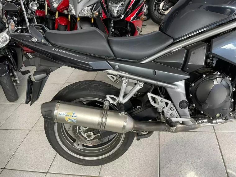 Suzuki GSX Cinza 4