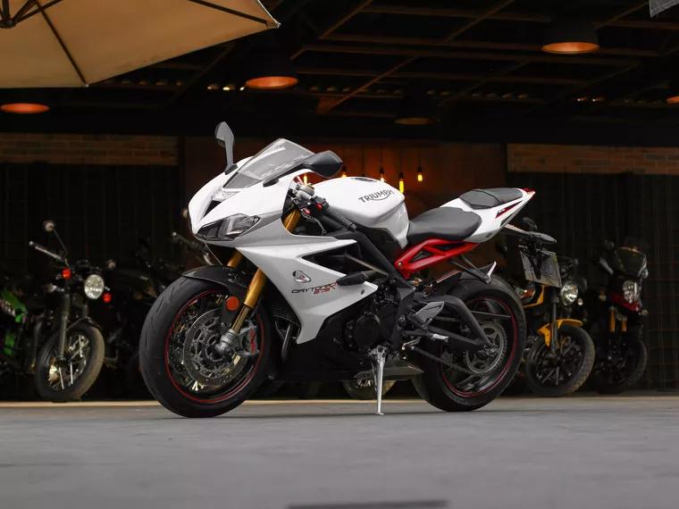 Triumph Daytona Branco 2