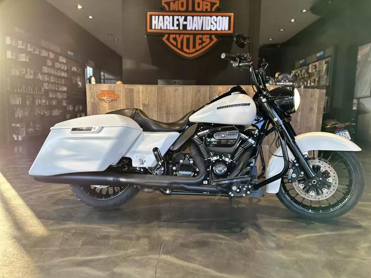 Harley-Davidson Road King Branco 8