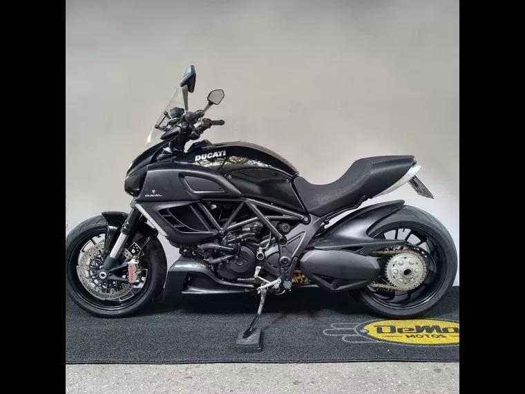 Ducati Diavel Preto 4