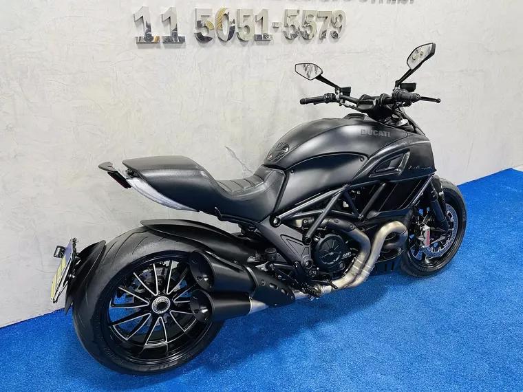 Ducati Diavel Preto 15