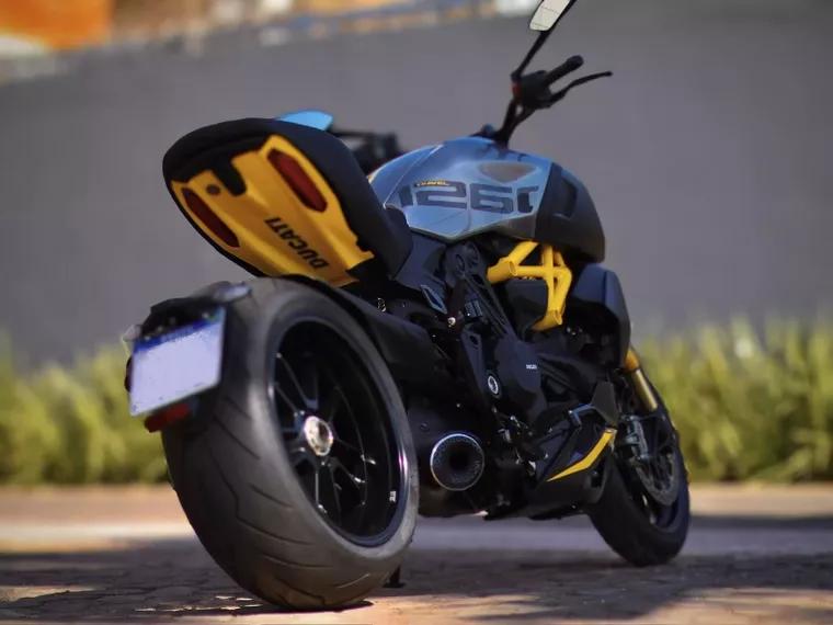 Ducati Diavel Preto 2